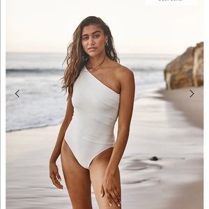 NWT Summersalt “The Sidestroke” one piece - size 10 and 12